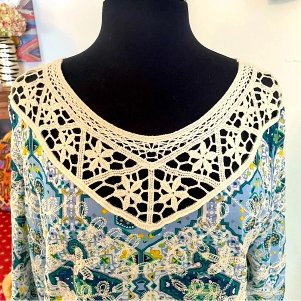 Solitaire Embroidered Bohemian Tunic! 3/4 Sleeve! Lace trim! Like new! Medium - Picture 6 of 13